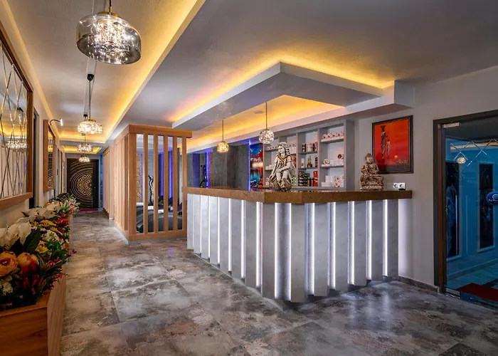 Club Big Blue Suit Hotel